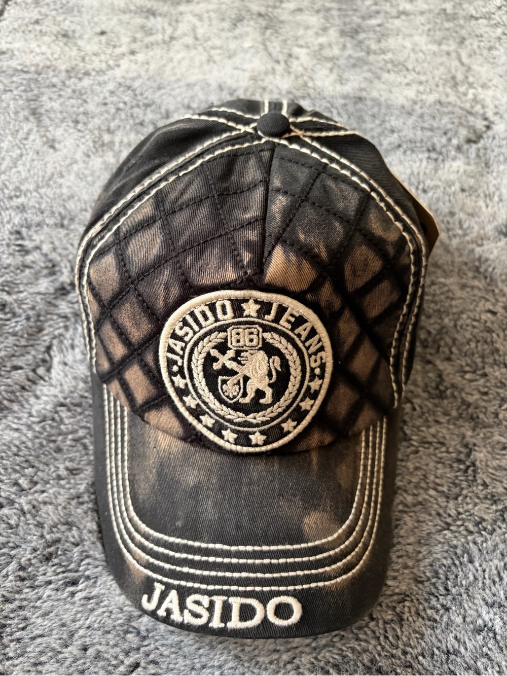 Men’s Black Vintage-Styled Baseball Cap with Embroidered Crest